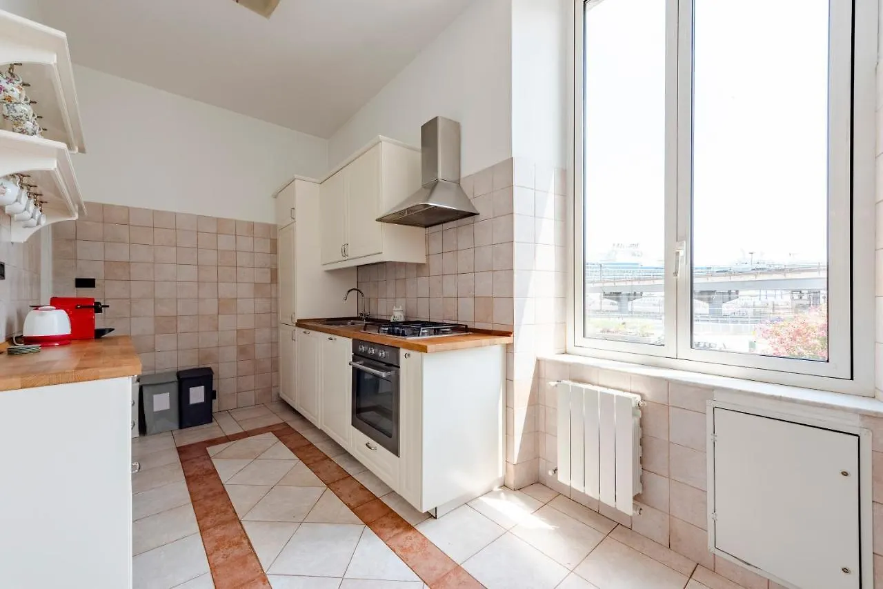 Sunny Flat Next To The Prince Palace Genoa Italy