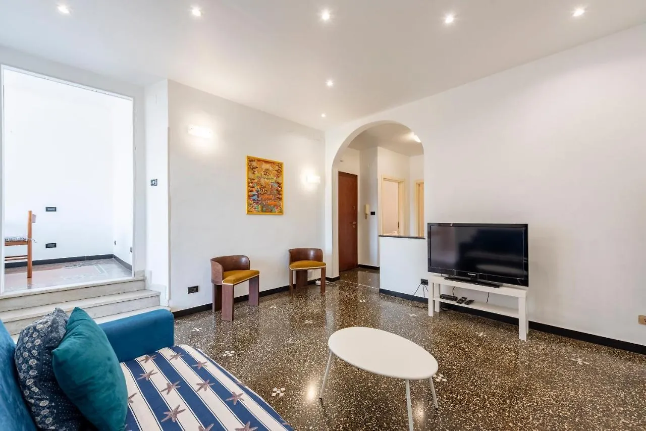 Sunny Flat Next To The Prince Palace Genoa Italy